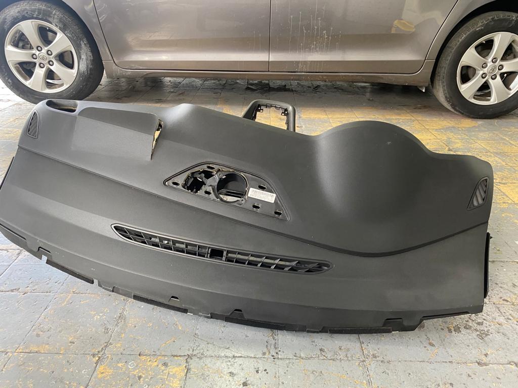 Tablero de Volkswagen Vento desmontado para revisión de su estructura interior